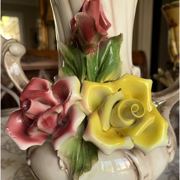 SALE!! Large Handled Capodimonte Vase - Picture 12 of 13